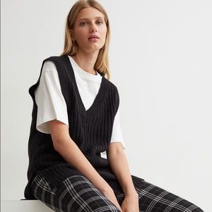 BLACK KNIT VEST FROM H&M